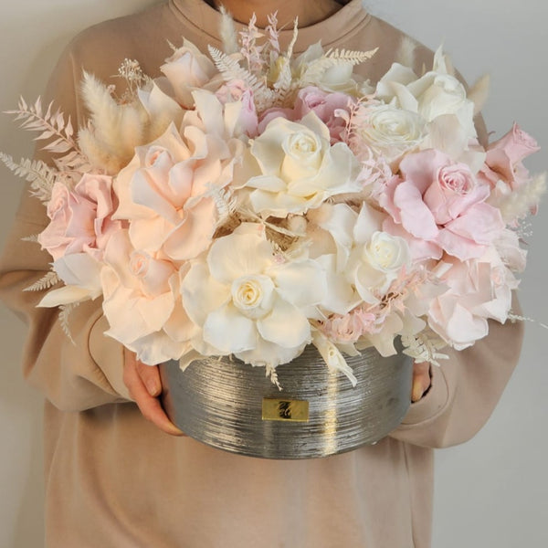 Blushing eternity roses